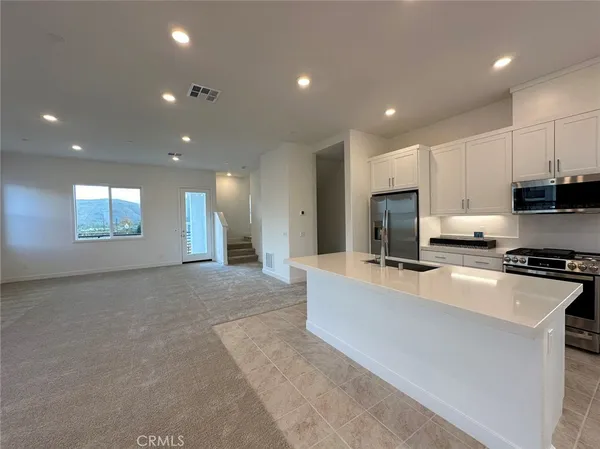 $5,000 | 206 Sash, Irvine, CA 92618