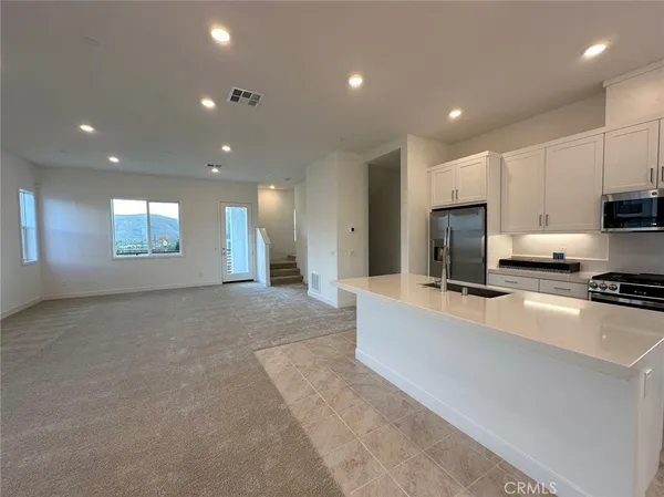 $5,000 | 206 Sash, Irvine, CA 92618