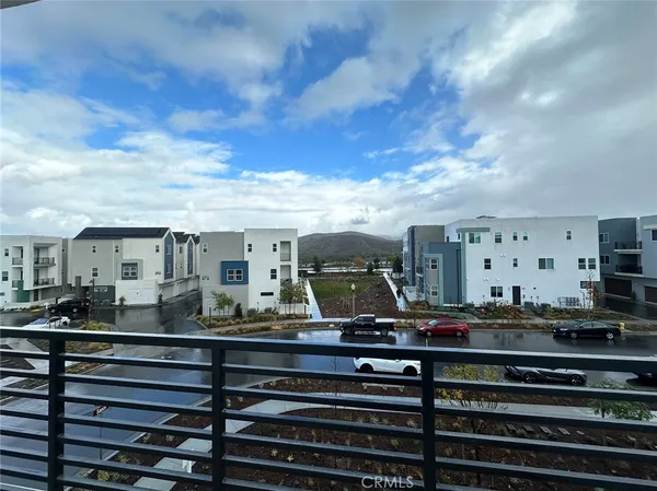 $5,000 | 206 Sash, Irvine, CA 92618