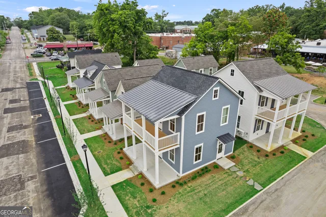 $1,395 | 707 Jefferson Street, LaGrange, GA 30240