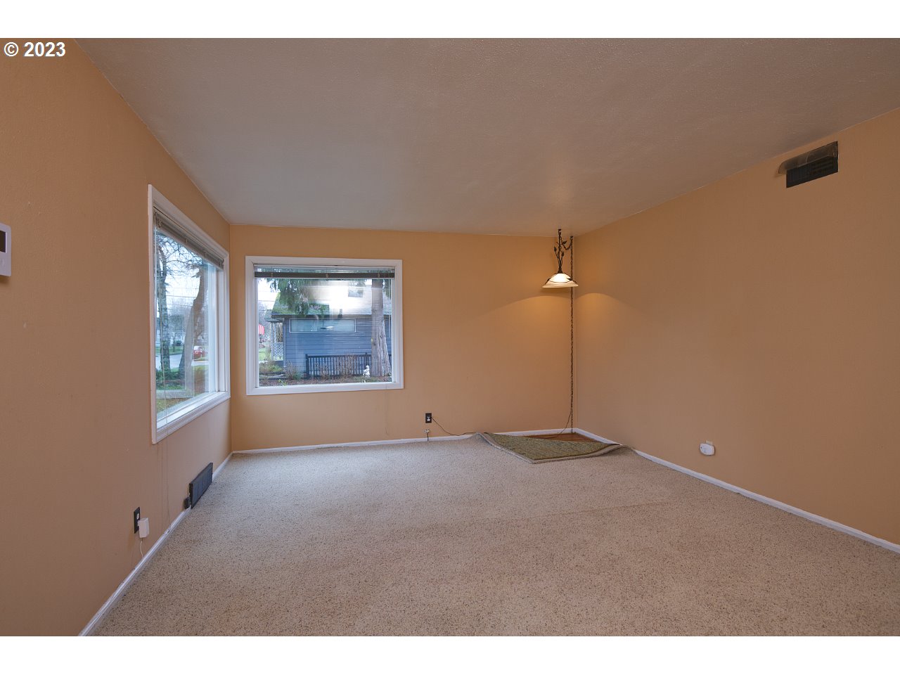 2738 Field Street Longview, WA 98632 - Photo 3 of 20 Gallery Image 3