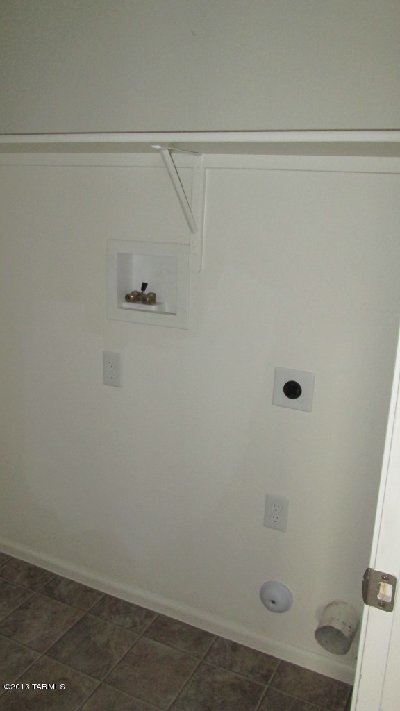 10855 East New Rock Ridge Drive Vail, AZ 85641 - Photo 20 of 34 a bathroom with a shower