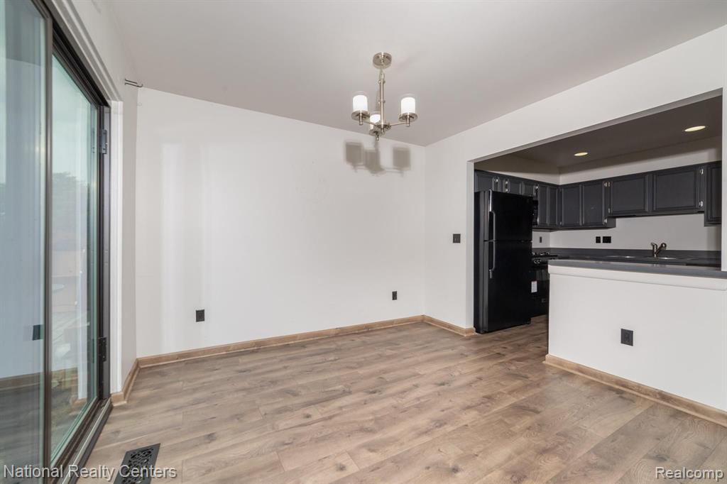 24056 Greenhill Road Warren, MI 48091 - Photo 8 of 19