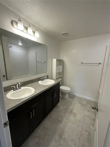 $2,700 | 913 Northwest 251st Drive, Newberry, FL 32669