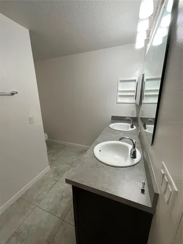 $2,700 | 913 Northwest 251st Drive, Newberry, FL 32669