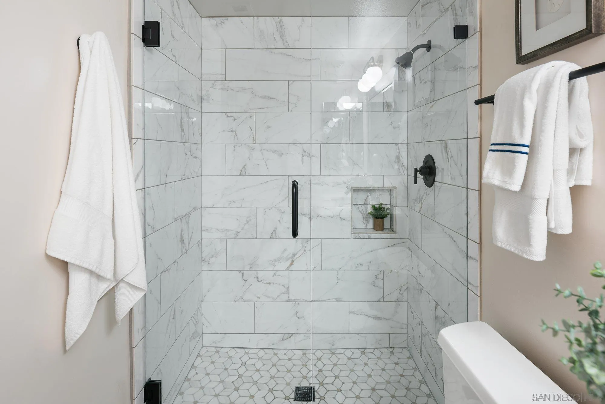 2352 Altisma Way, Unit 15 Carlsbad, CA 92009 - Photo 29 of 42 a bathroom with a shower