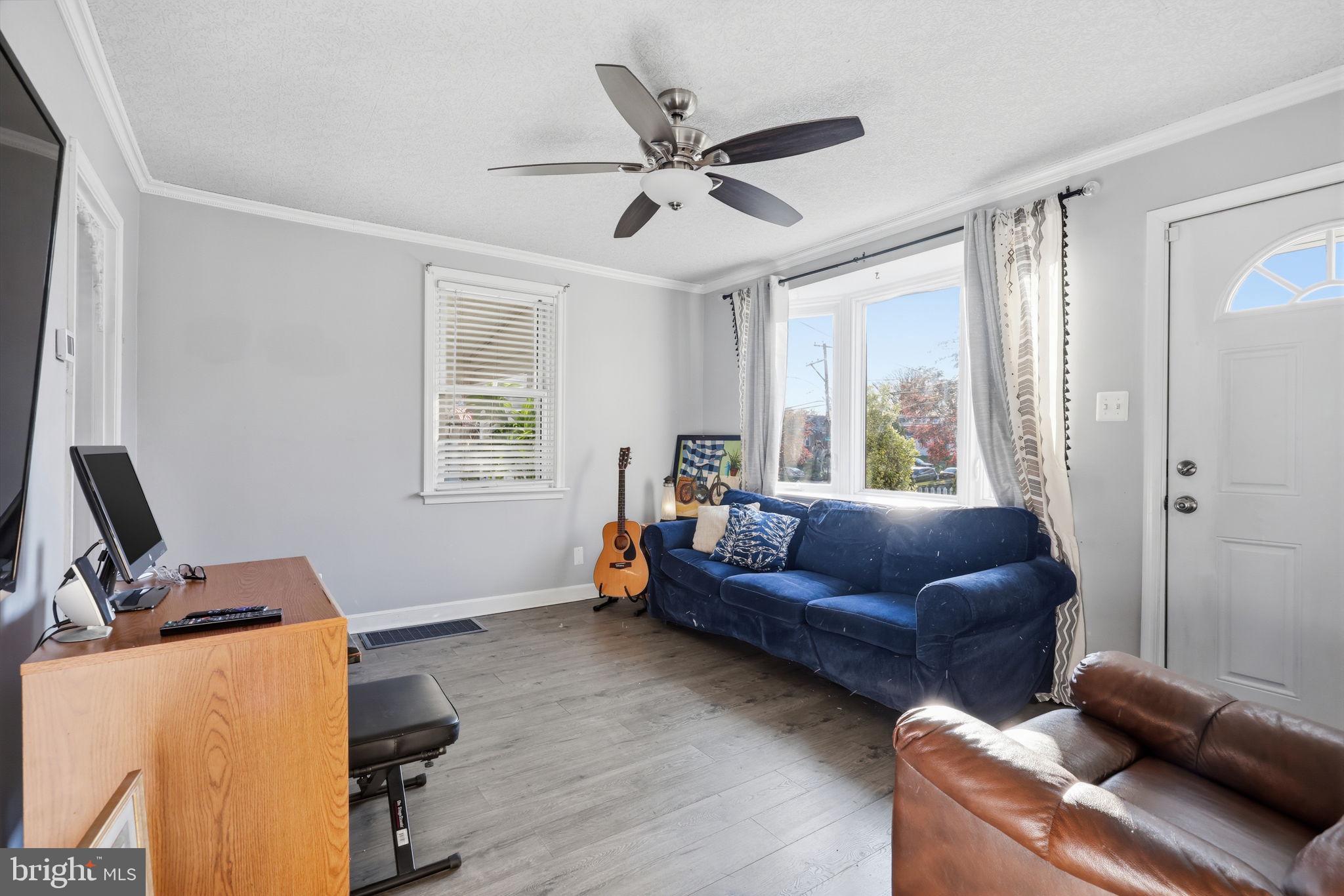 8459 Verree Road Philadelphia, PA 19111 - Photo 26 of 29 Bright and inviting living space.