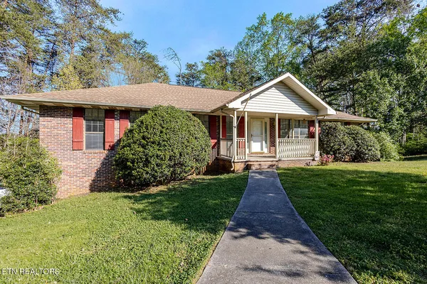 1421 Lincolnshire Drive, Maryville, TN 37803