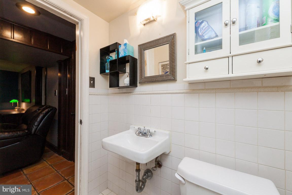 3600 Lowell Place Silver Spring, MD 20902 - Photo 18 of 33 Large bathroom in lower terrace level