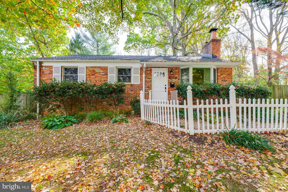 3600 Lowell Place Silver Spring, MD 20902 - Photo 3 of 33 Front view with white picket fence.