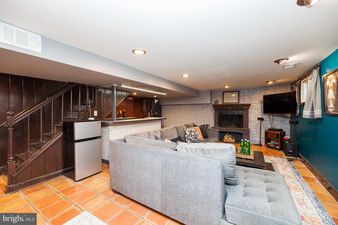 3600 Lowell Place Silver Spring, MD 20902 - Photo 23 of 33 Fireside terracotta tiled terrace level