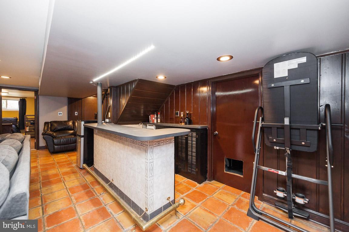 3600 Lowell Place Silver Spring, MD 20902 - Photo 24 of 33 Okay a full bar for entertaining!