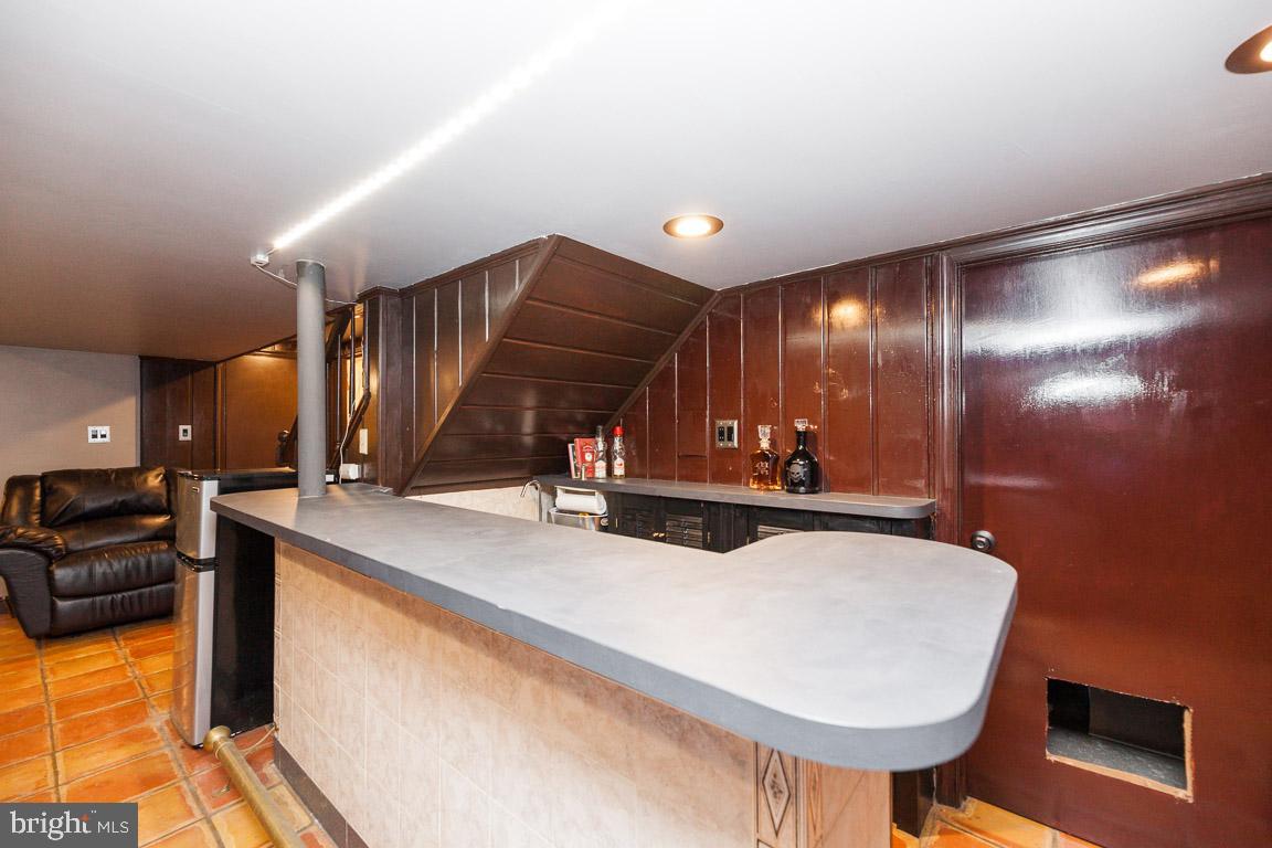 3600 Lowell Place Silver Spring, MD 20902 - Photo 25 of 33 Full functioning bar!