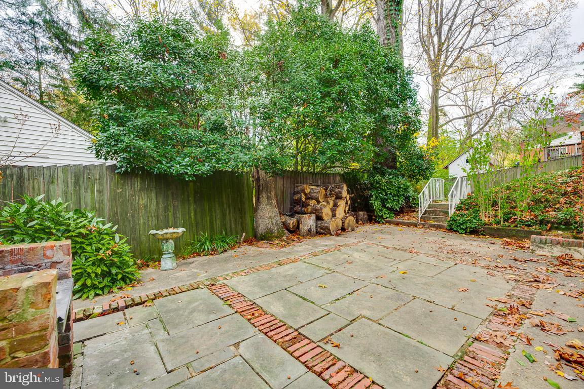 3600 Lowell Place Silver Spring, MD 20902 - Photo 30 of 33 Courtyard view.