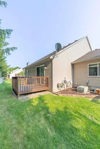 $275,000 | 392 Woodfield Square Lane, Brighton, MI 48116