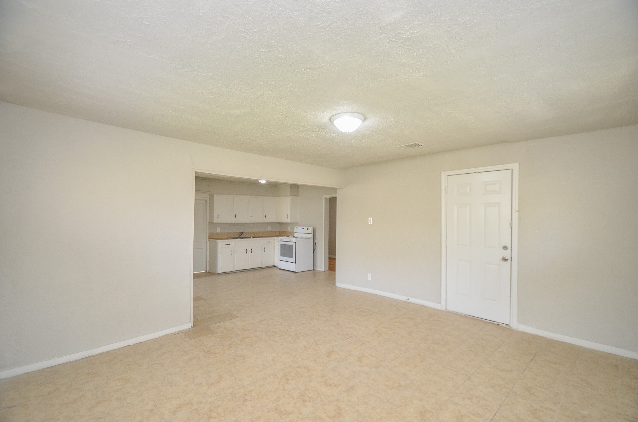 217 Owens Street Houston, TX 77029 - Photo 11 of 20