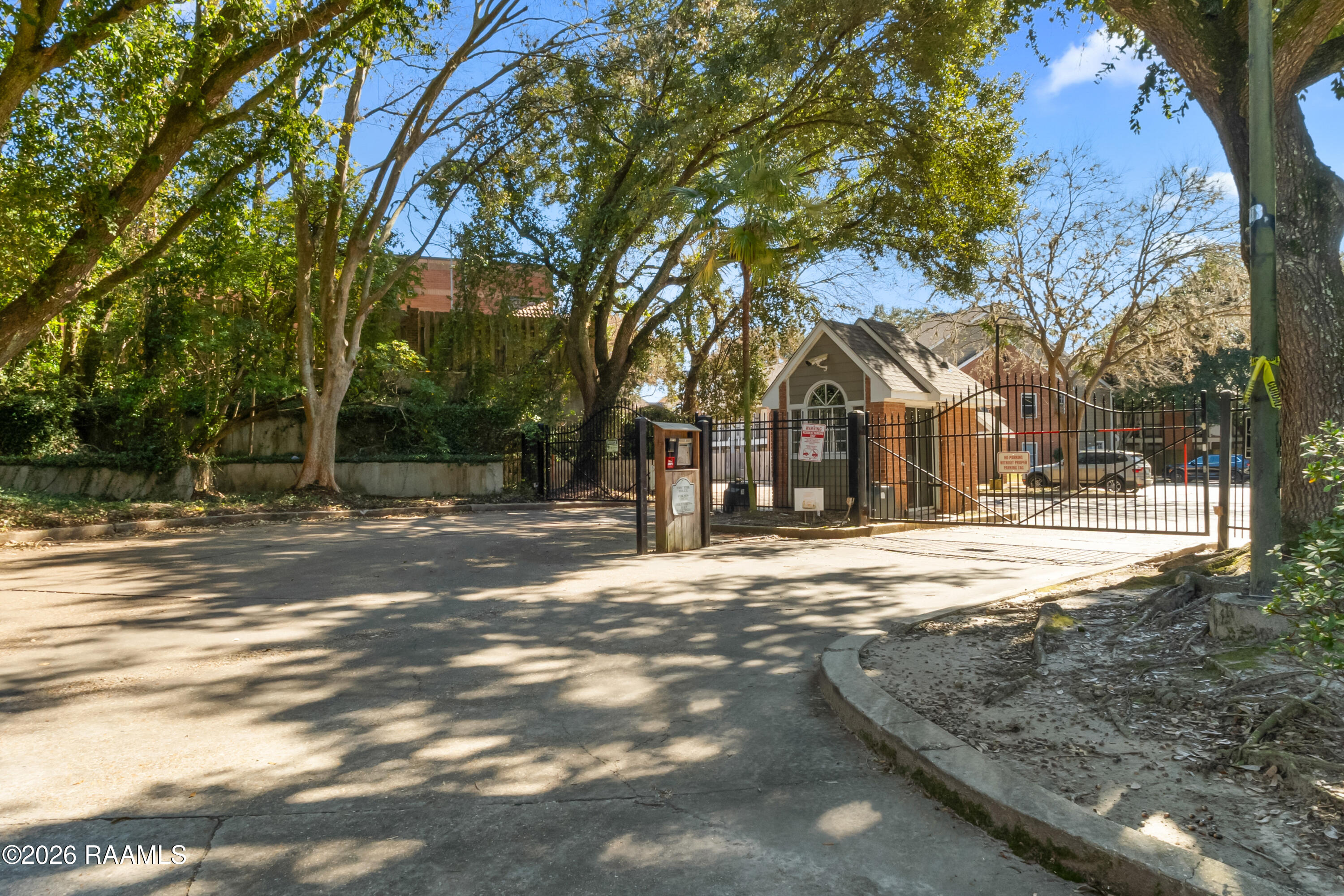 141 East Boyd Drive, Unit 504 Baton Rouge, LA 70808 - Photo 4 of 28 DSC00139 (1)