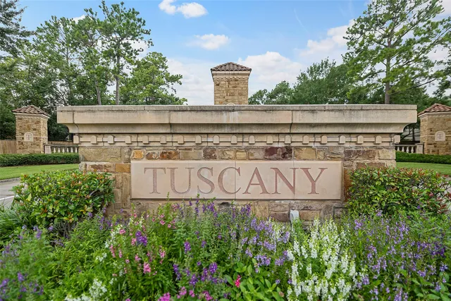 a sign that is on the side of a building