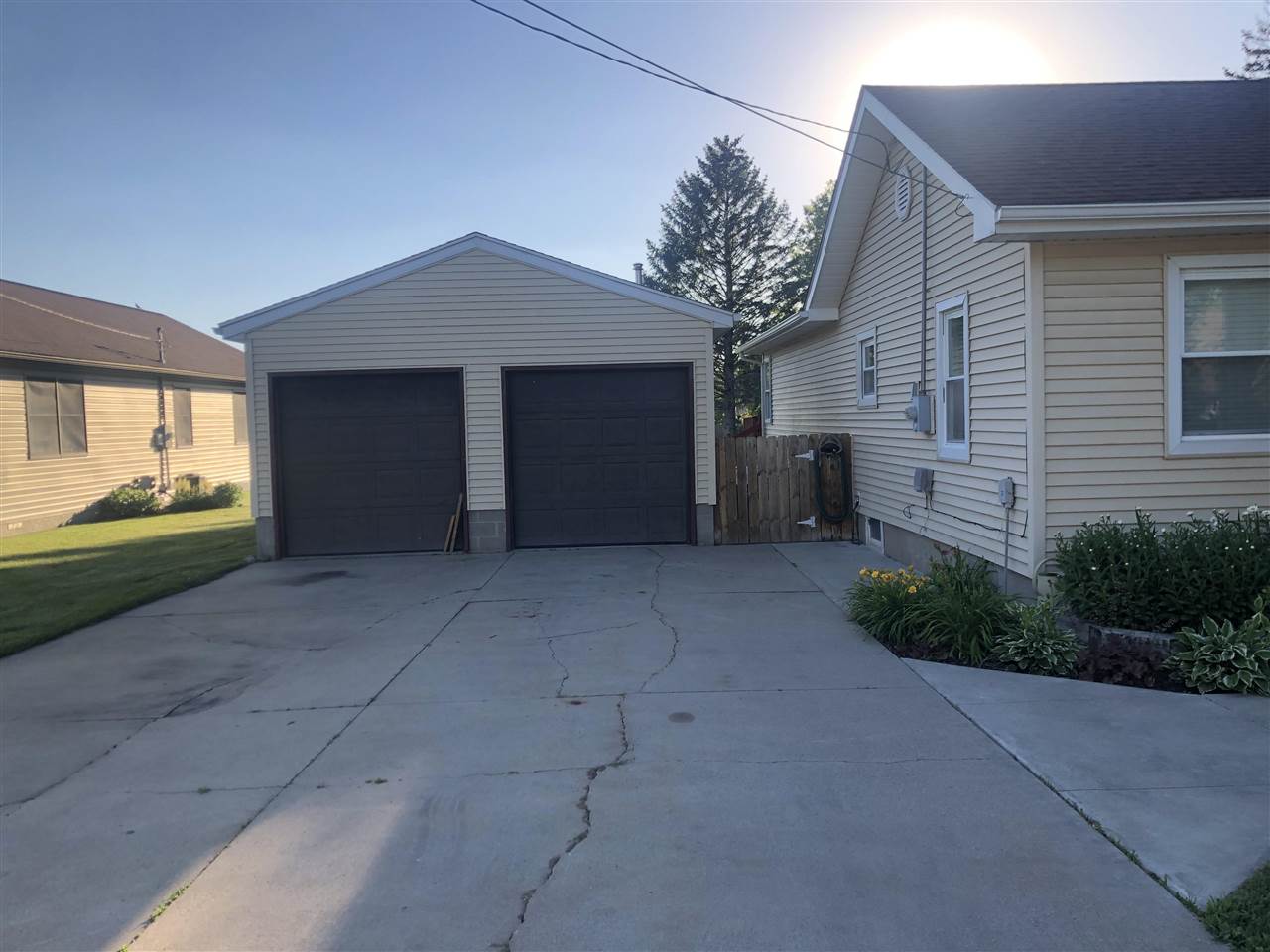 96 Tierney Road Bay City, MI 48708 - Photo 2 of 37