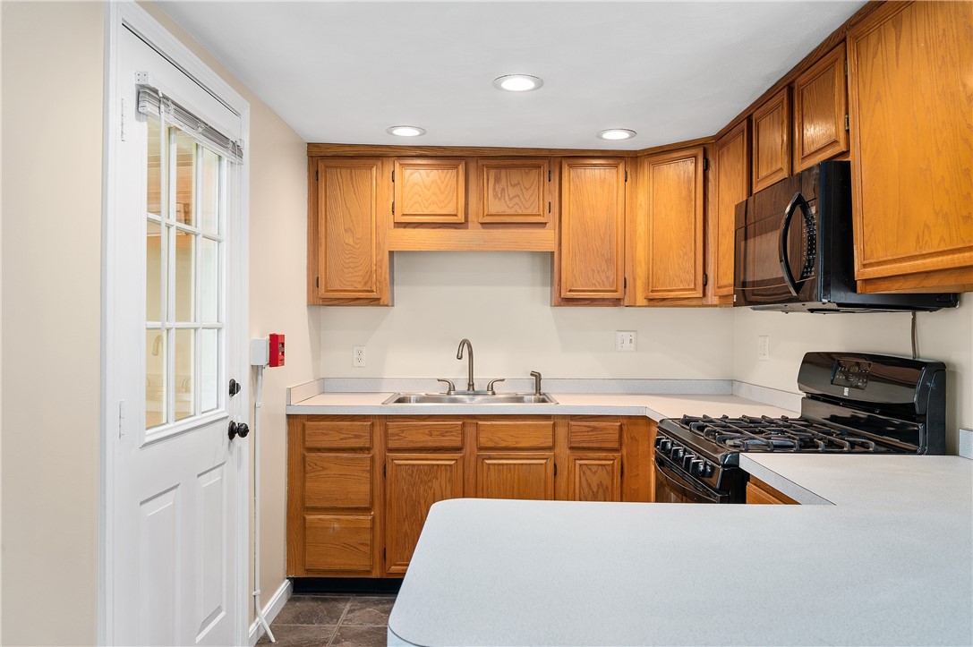 132 Virginia Avenue Woonsocket, RI 02895 - Photo 8 of 35