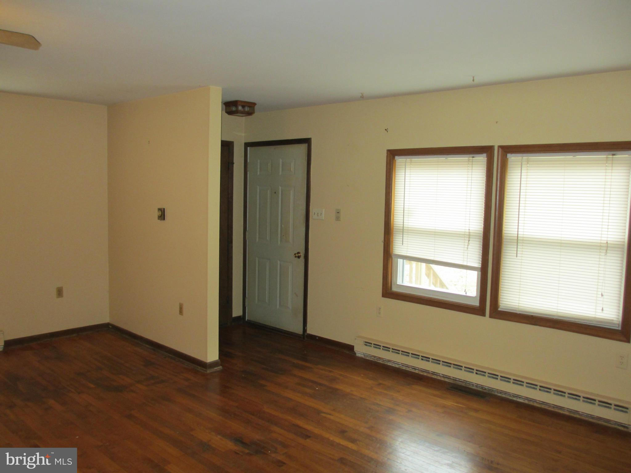 736 Warburton Road Elkton, MD 21921 - Photo 2 of 12 Living Room