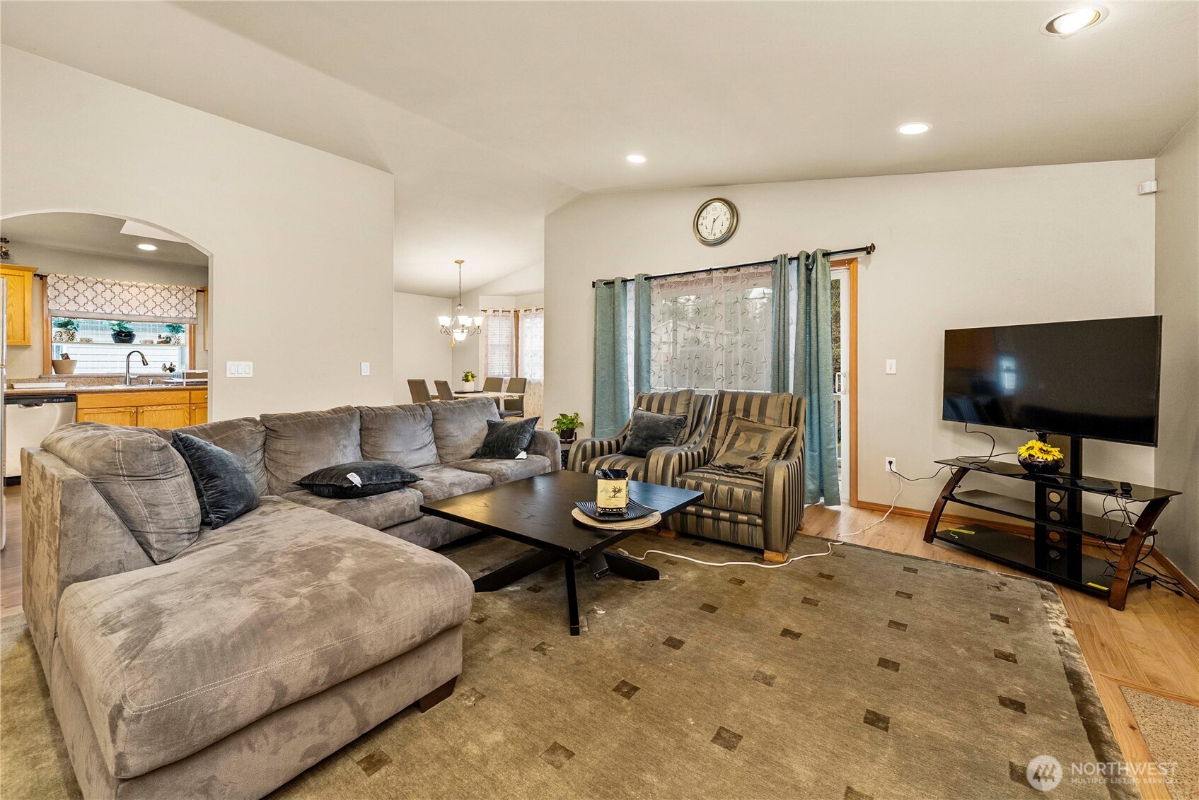 5145 B S Augusta Seattle, WA 98178 - Photo 3 of 21