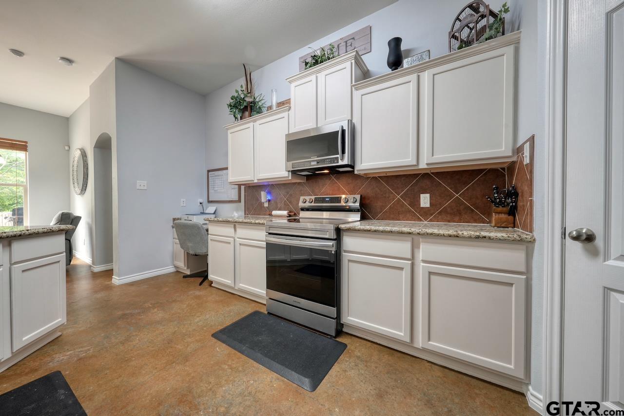1306 Swinging Bridge Road Longview, TX 75604 - Photo 11 of 48