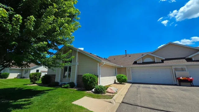 $279,900 | 9136 Windsor Terrace, Brooklyn Park, MN 55443