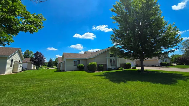 $279,900 | 9136 Windsor Terrace, Brooklyn Park, MN 55443