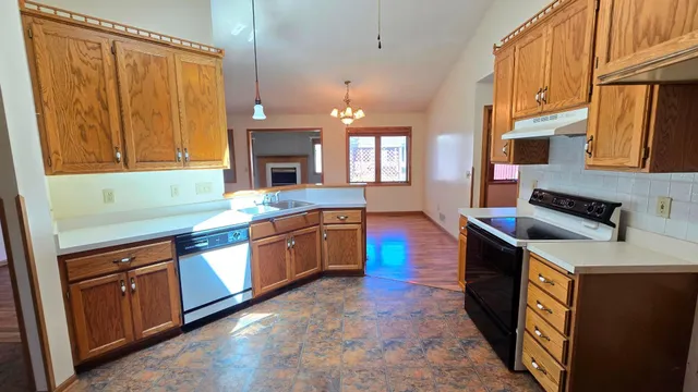 $279,900 | 9136 Windsor Terrace, Brooklyn Park, MN 55443