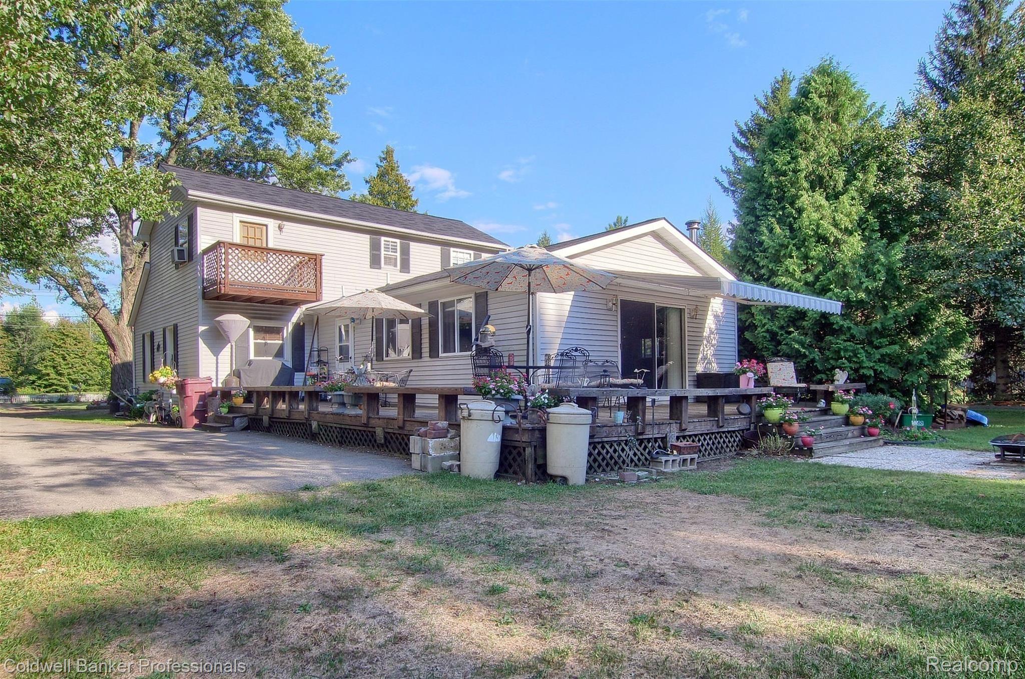 13646 Hoeft Road Belleville, MI 48111 - Photo 27 of 34 27-Rear.jpg
