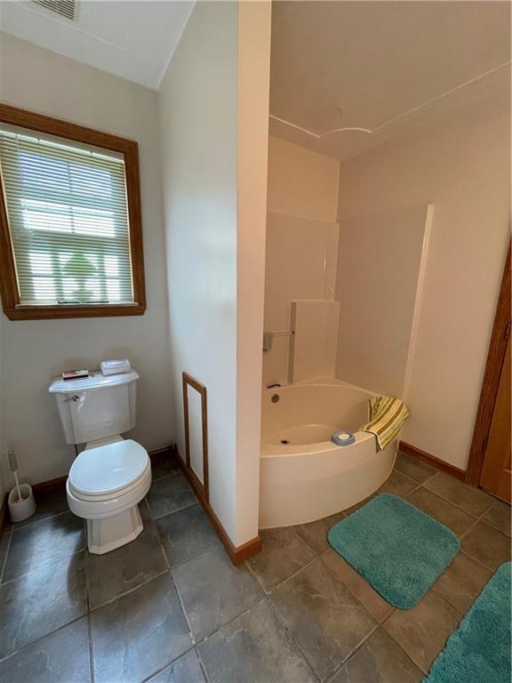 40 Fitzwilliams Road Washington, PA 15301 - Photo 14 of 23 a bathroom with a toilet sink and mirror