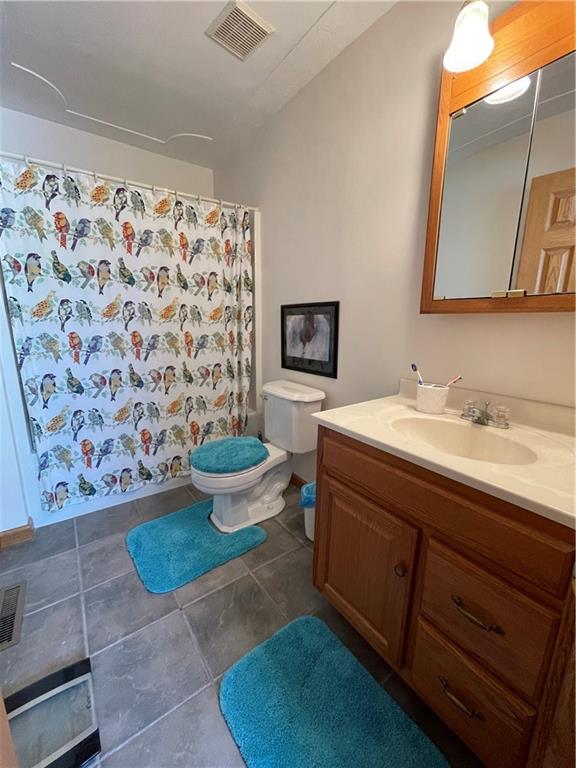 40 Fitzwilliams Road Washington, PA 15301 - Photo 18 of 23 a bathroom with a sink toilet and shower