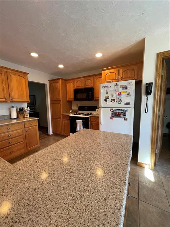 40 Fitzwilliams Road Washington, PA 15301 - Photo 5 of 23 a kitchen with stainless steel appliances a refrigerator and a stove top oven