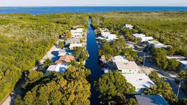 $1,800,000 | 127 Peace Avenue, Key Largo, FL 33070