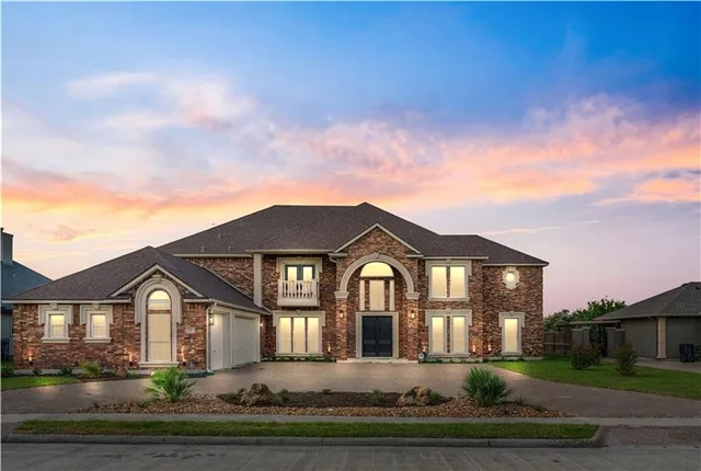 $1,124,000 | 53 West Bar-Le-Doc Drive, Corpus Christi, TX 78414