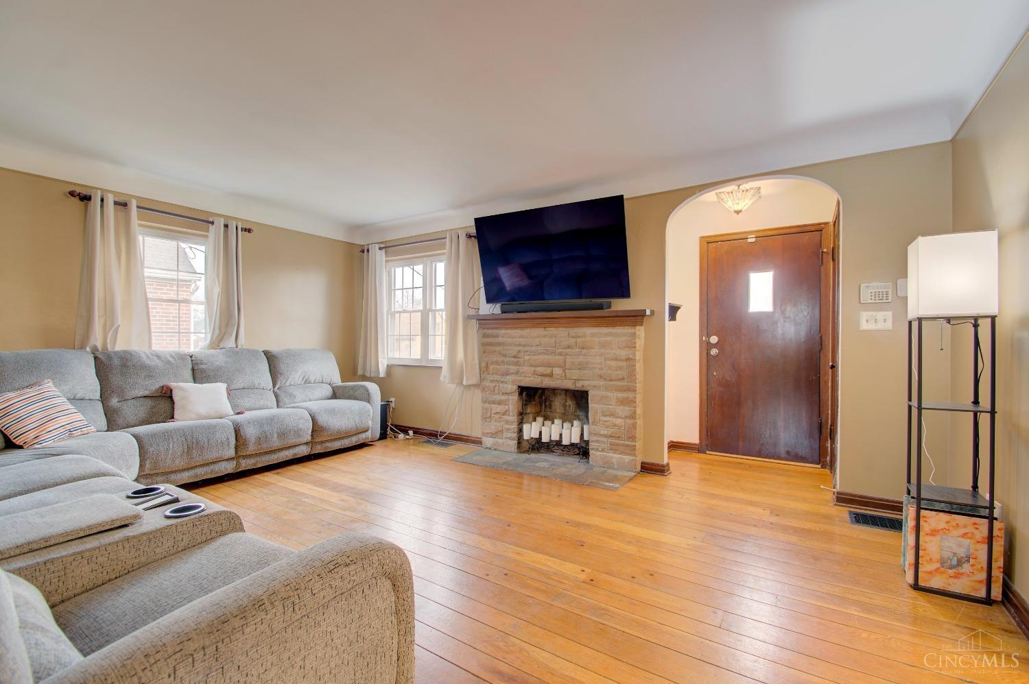 3083 Neisel Avenue Cincinnati, OH 45248 - Photo 4 of 35 Gallery Image 4
