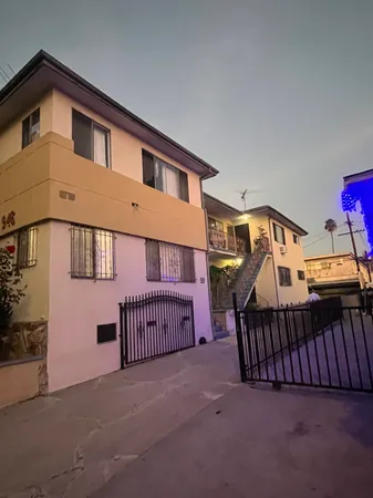 $2,200 | 946 South Kingsley Drive, Unit 3, Los Angeles, CA 90006