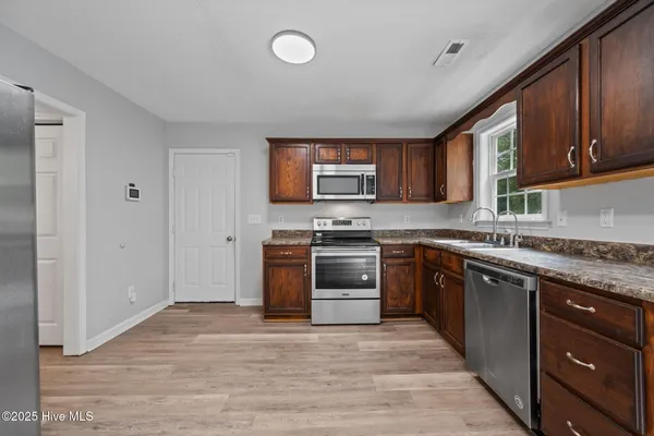 $1,850 | 230 Dartmoor Trail, Jacksonville, NC 28540