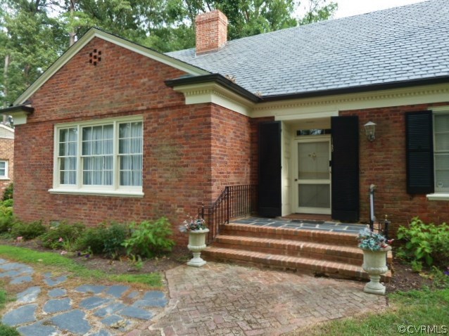 1130 Oakridge Road Petersburg, VA 23805 - Photo 3 of 24 Gallery Image 3