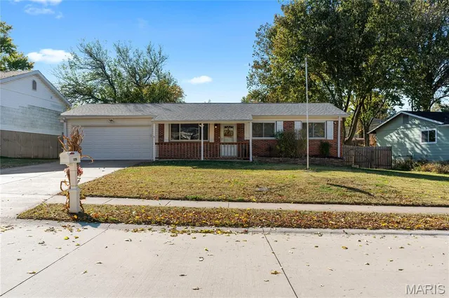 $285,000 | 1759 Roth Hill Drive, Maryland Heights, MO 63043