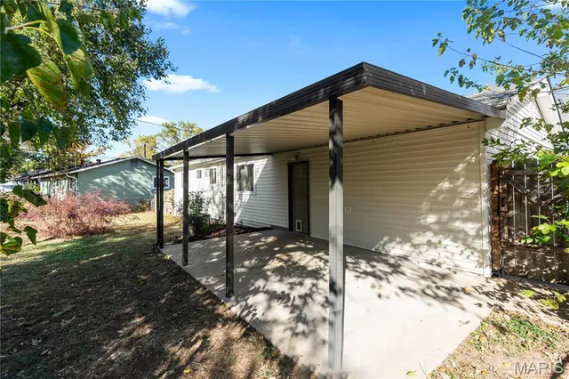 $285,000 | 1759 Roth Hill Drive, Maryland Heights, MO 63043