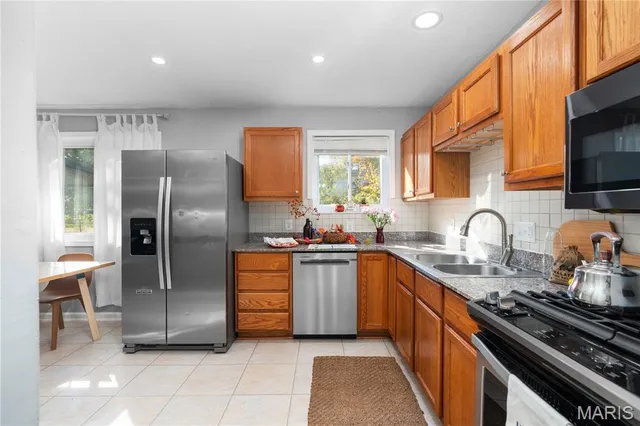 $285,000 | 1759 Roth Hill Drive, Maryland Heights, MO 63043