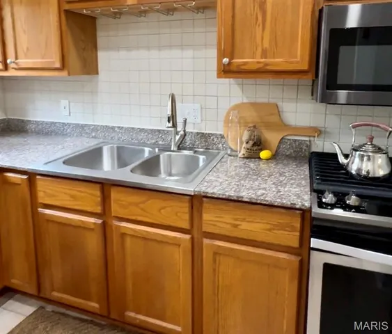 $285,000 | 1759 Roth Hill Drive, Maryland Heights, MO 63043