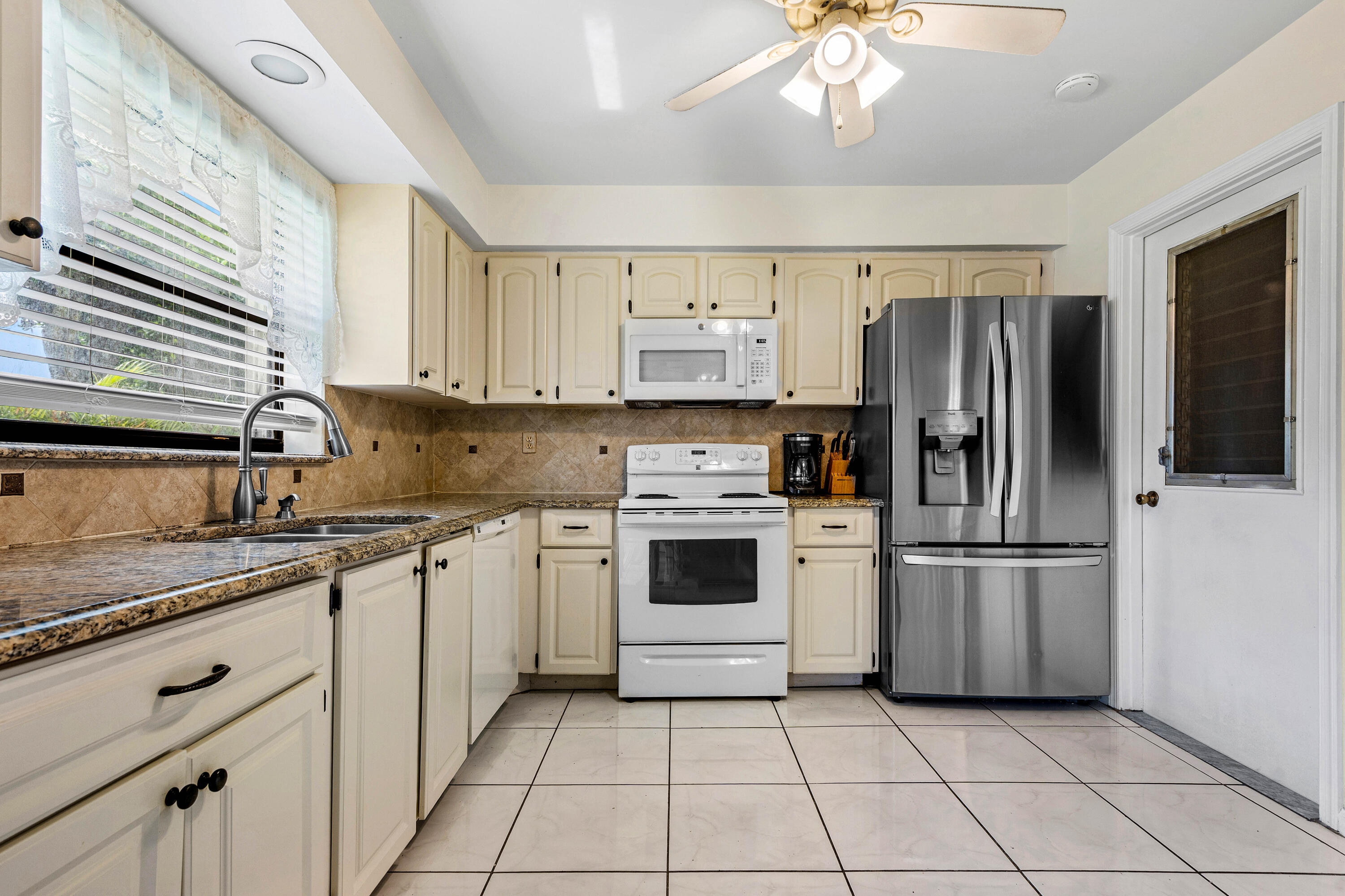 4350 Pear Tree Circle, Unit A Boynton Beach, FL 33436 - Photo 14 of 30 Kitchen