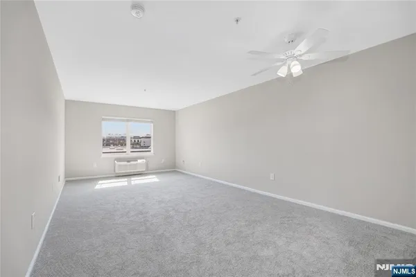 $2,700 | 905 River Road, Unit 310, Edgewater, NJ 07020