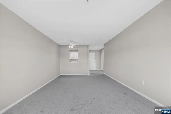 $2,700 | 905 River Road, Unit 310, Edgewater, NJ 07020