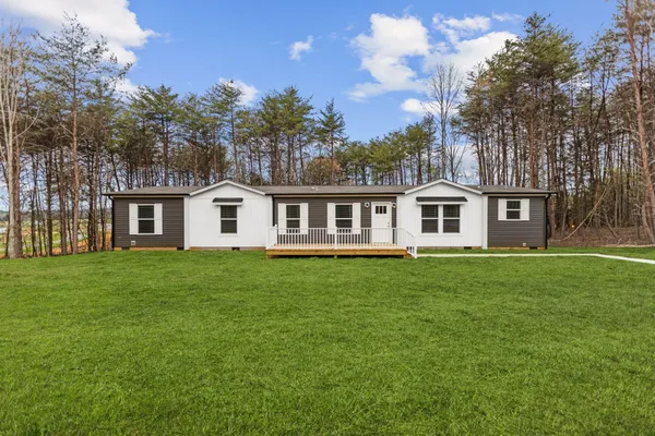 a view of a house with a backyard