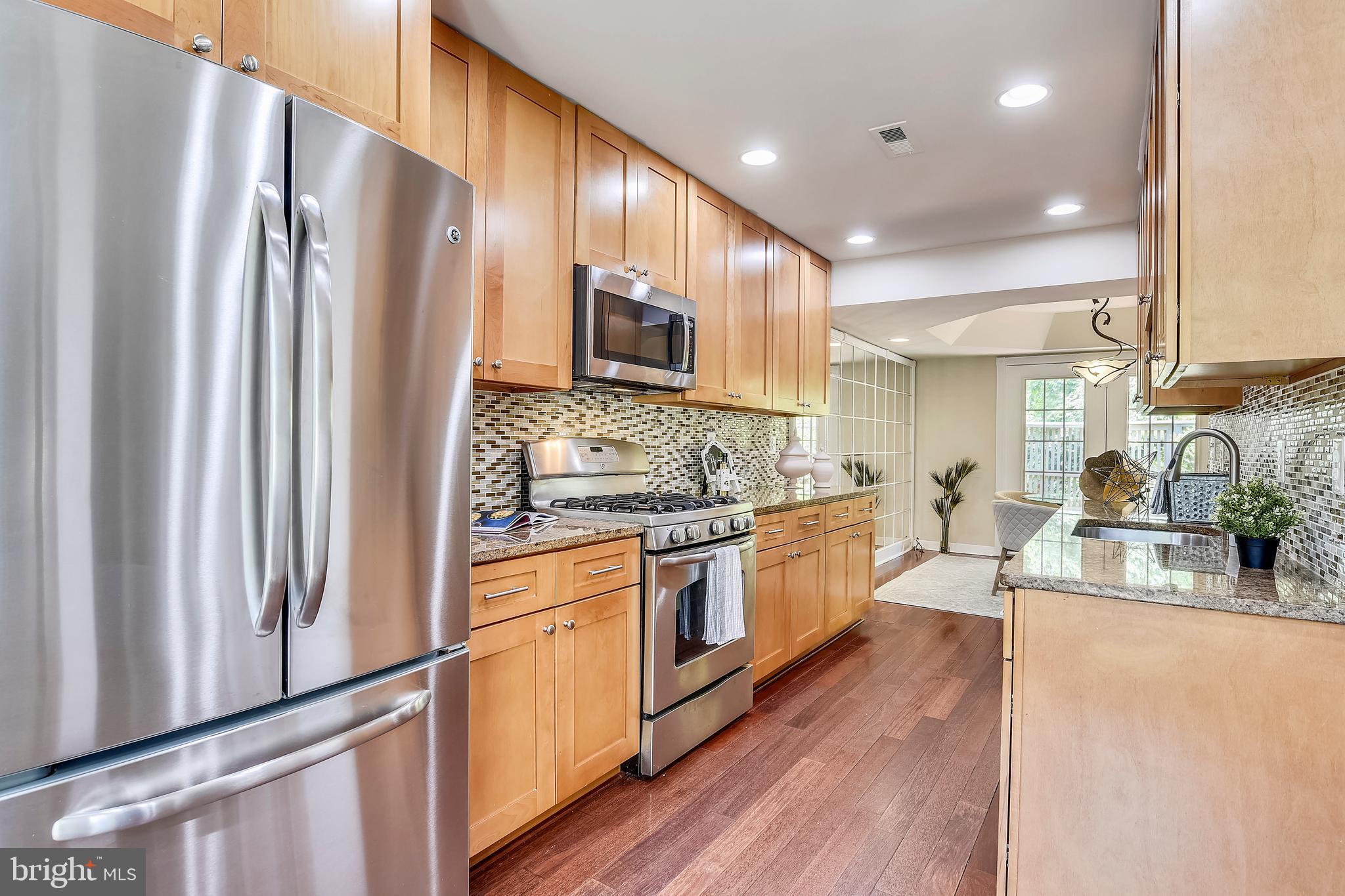 5260 Pooks Hill Road, Unit B8 Bethesda, MD 20814 - Photo 14 of 49 Kitchen