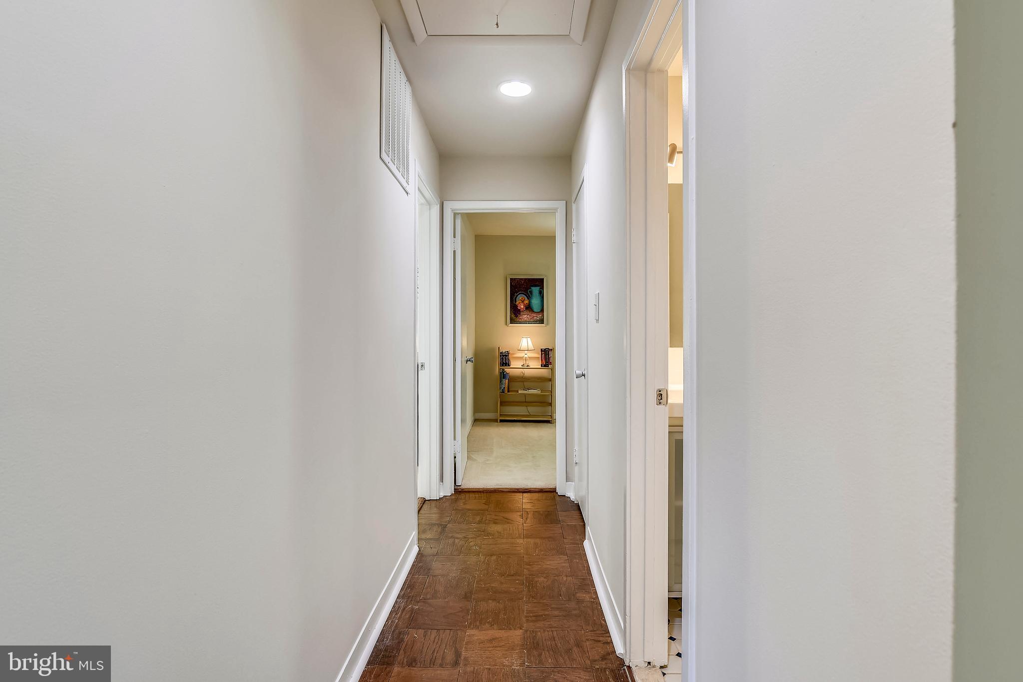 5260 Pooks Hill Road, Unit B8 Bethesda, MD 20814 - Photo 19 of 49 Upper Level Hallway